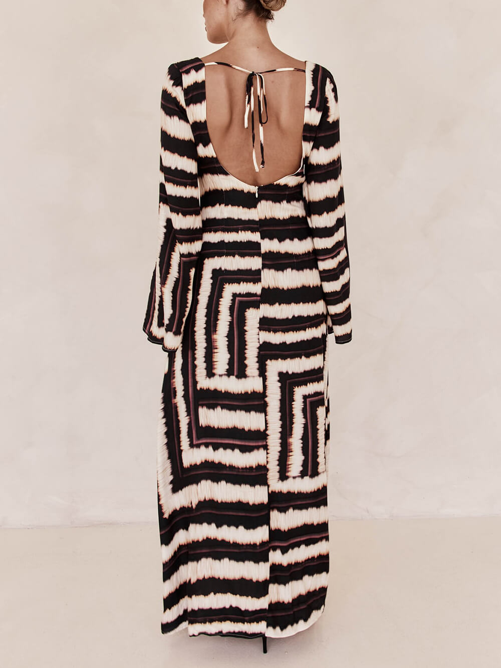 Flattering V-Neckline Unique Printed V Tie Ring Maxi Dress Dresses