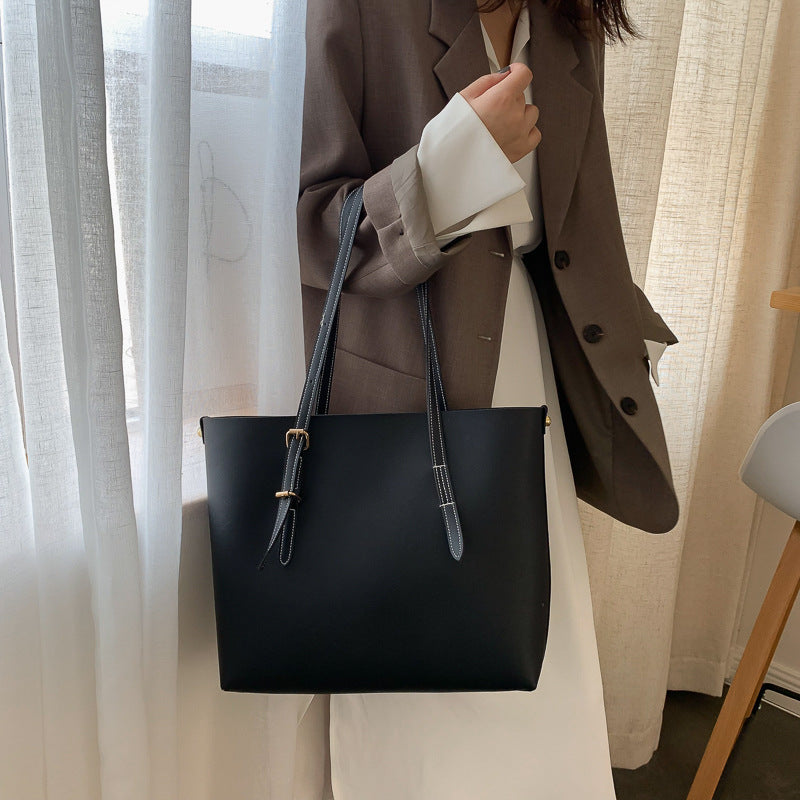 Chic & Spacious Women's Tote Bag Tote Bags