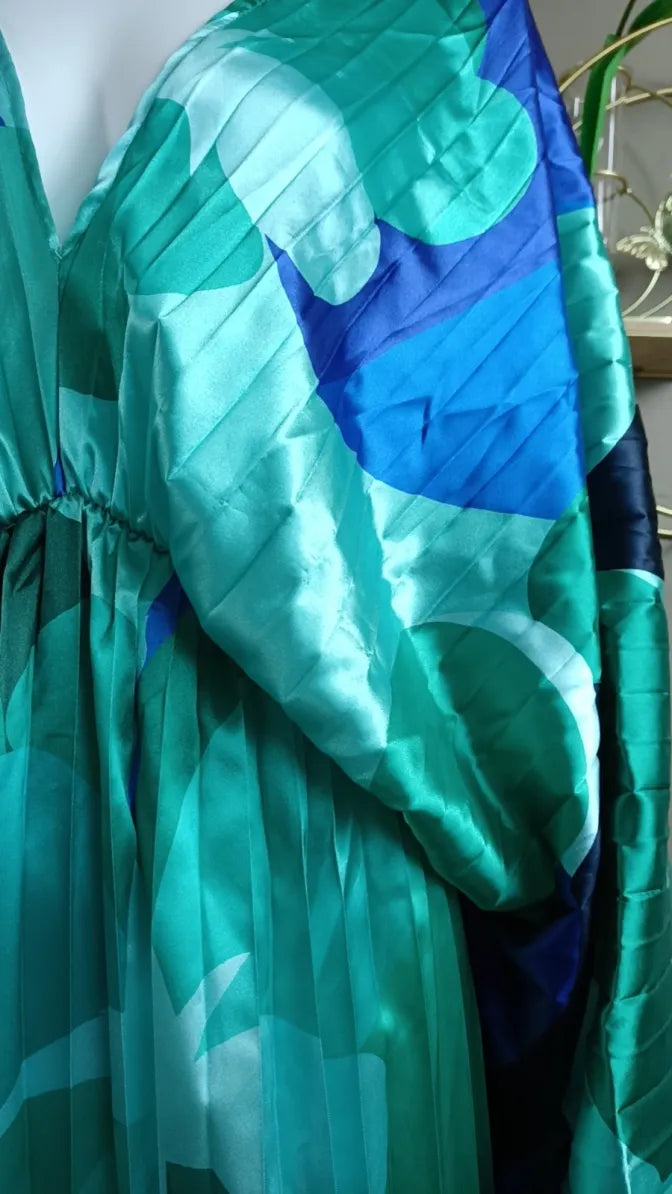 Elegant Pleated Dress – Chic Midi with Refined Pleats Dresses