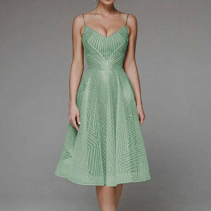 Lara | Elegant open-back dress Grunt