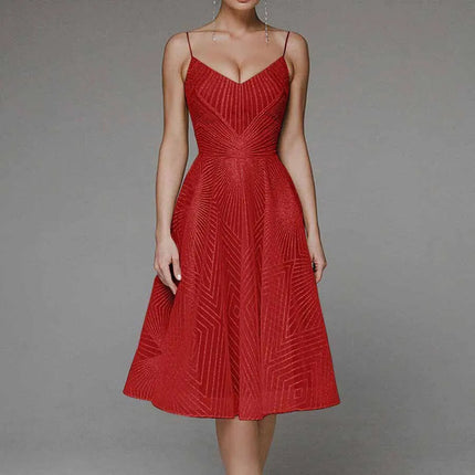 Lara | Elegant open-back dress Red