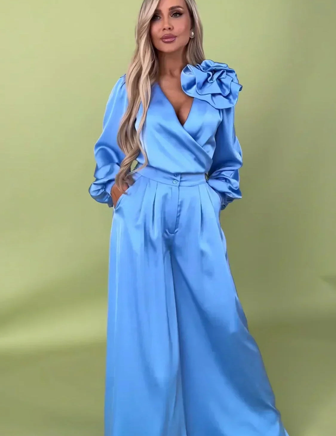 Elegant satin dress with long sleeves Blue Dresses