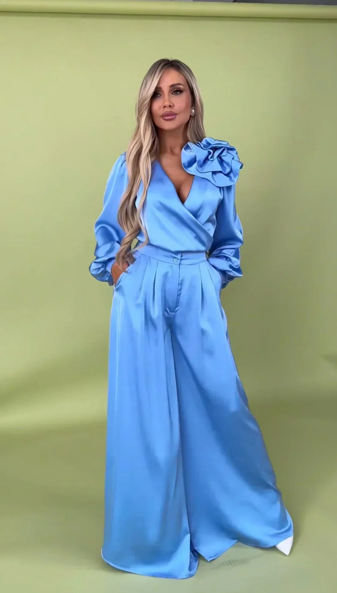 Elegant satin dress with long sleeves Blue Dresses