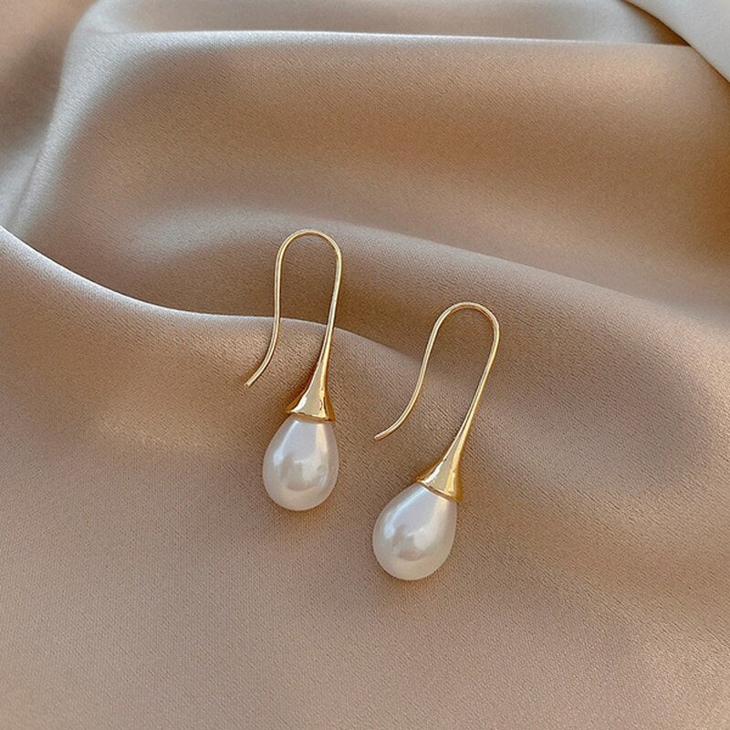 Elegant Pearl Drop Earrings – Timeless & Chic Gold Earrings
