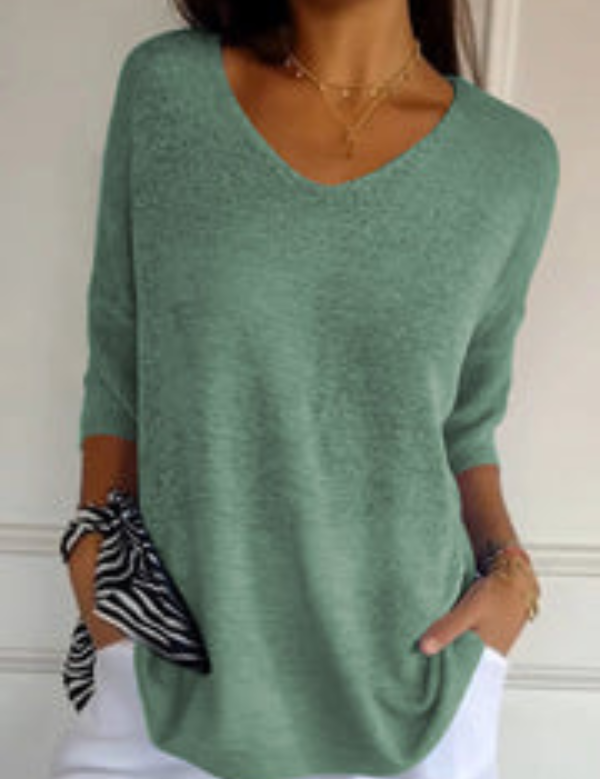 Freya | Plain-coloured knitted top with V-neckline Grass Green