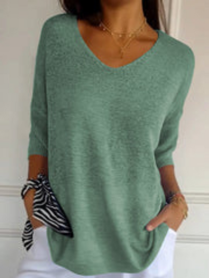 Freya | Plain-coloured knitted top with V-neckline Grass Green