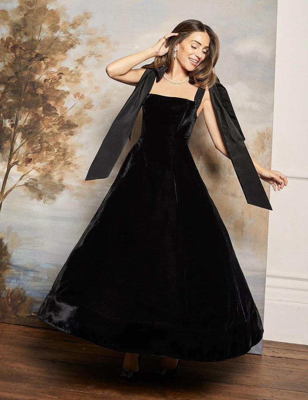 Velvet Strapless Bow Midi Dress Black