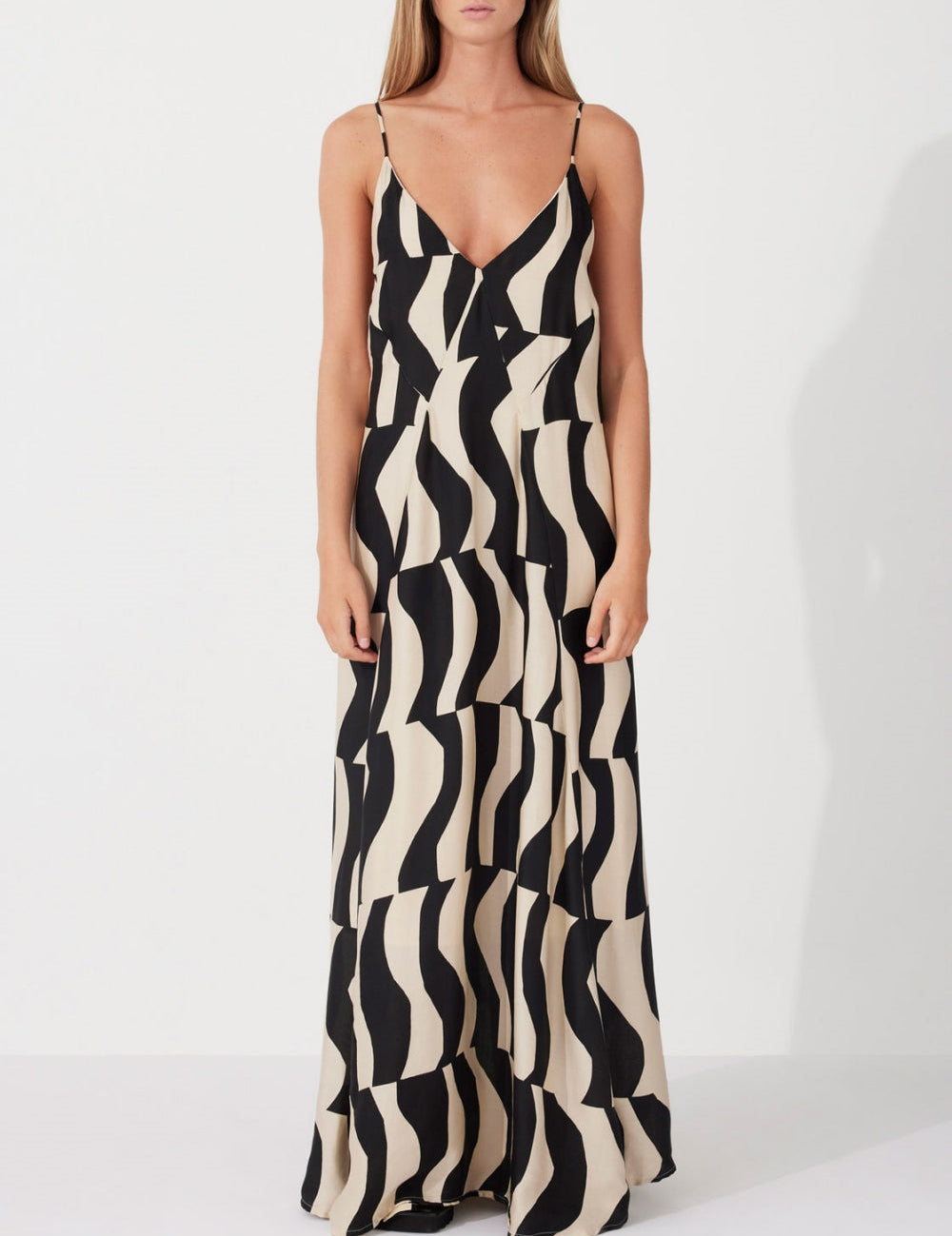 Relaxed Fit Scooped Back Style Maxi Dress Black Dresses