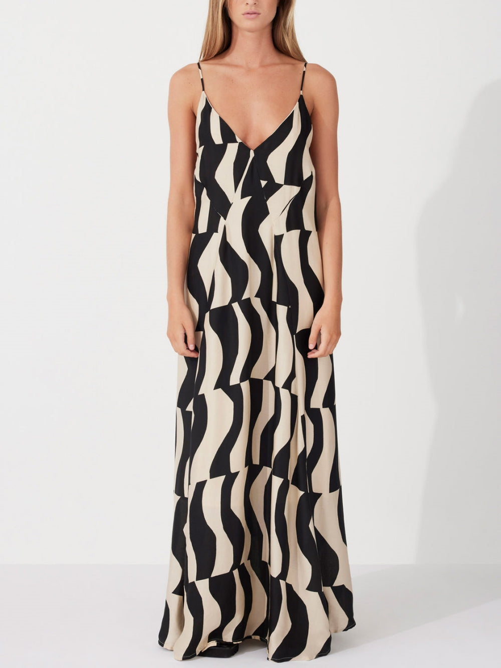Relaxed Fit Scooped Back Style Maxi Dress Black Dresses