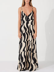Relaxed Fit Scooped Back Style Maxi Dress Black Dresses
