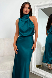 Elegant Off-Shoulder Maxi Dress with High Neck Dresses