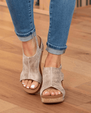 Blair™ - Stylish High Sole Adjustable Orthopedic Sandals with Arch Support Beige Orthopedic Sandals